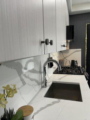 Quartz countertop and backsplash