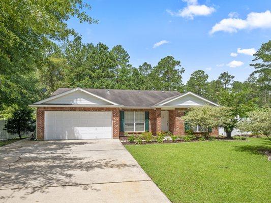 Great listing in Deval Estates, Mandeville in St. Tammany Parish! 4 bedrooms / 2 baths and lots of natural light!