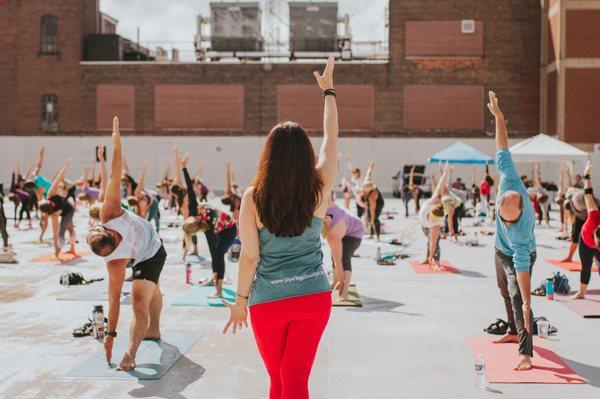 Hilary leading Jaya Yoga's Yoga on the Roof 2021