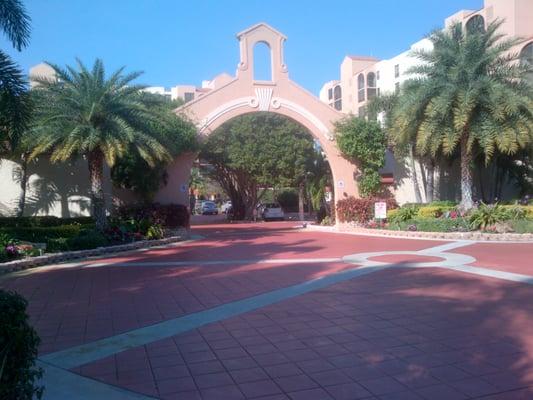 Promenade building entrance way