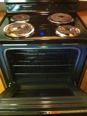 I want to live in this oven. It's super clean. Like new.