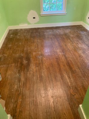 SAND, STAIN, AND FINISH ON THIS EXISTING RED OAK FLOOR

BEFORE