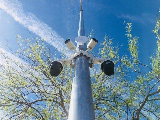 PTZ license plate cameras and overview cameras can be easily installed onto existing poles.