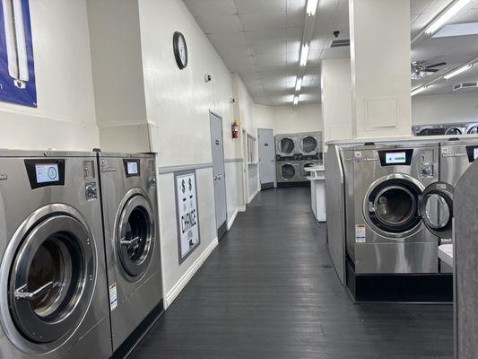 New clean washers and dryers. Place has many carts for customers to use