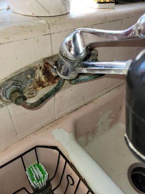 remove old kitchen faucet and install new kitchen faucet