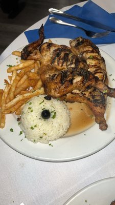 Frango nu churrasco (chicken) regular plate, with rice and fries