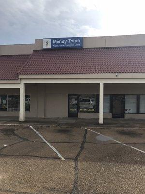 Exterior of Money Tyme Payday Loan's in Grenada MS