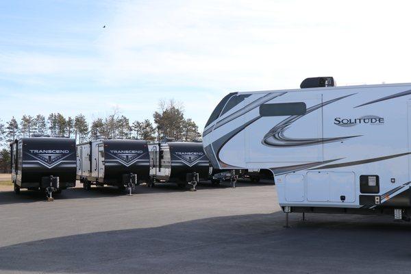 Shop from an extensive selection of fifth wheels, travel trailers and toy haulers