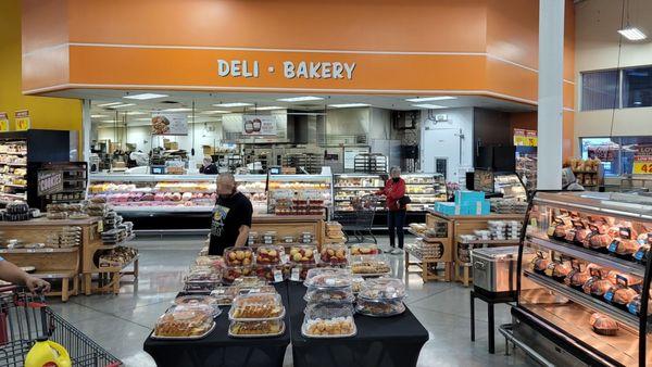 HEB Bakery and Deli  in Elsa