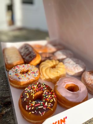 Assorted 12 Donuts