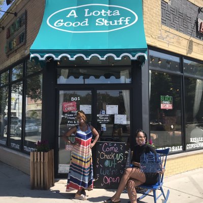 Customer (my fiancé) and the store owner, Bonita.