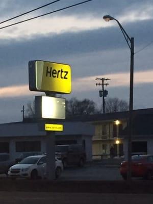 Hertz Car Rental - Cleveland - South Lee HLE