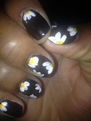 Wtf she tried to do Daisys.. Don't come here lady's horrible and sloppy work.