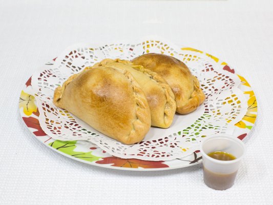 Baked chicken empanada with turmeric