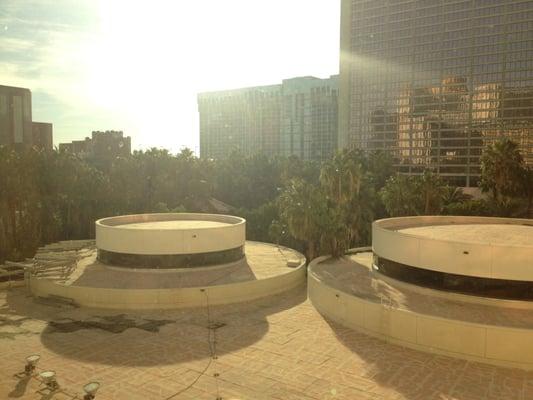 Flamingo hotel with giant airco view