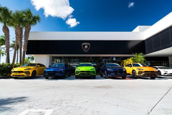 2021 Urus on display in front of Lamborghini Palm Beach