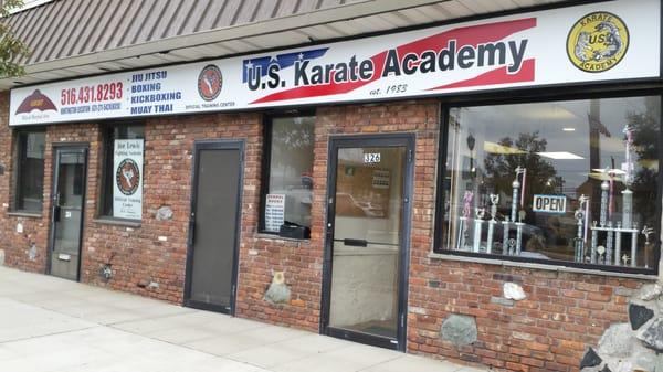 U.S. Karate Academy, established in 1983 is a full time martial arts school. The chief Instructor is Shihan Bob Mauro.