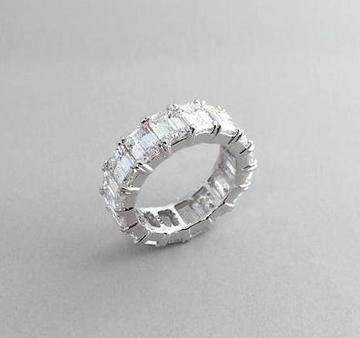 Emerald Cut Diamond Eternity Band
  16 Diamonds : 8.80 cts total weight, 0.55 cts each.*Also available in 1 -10 cts.