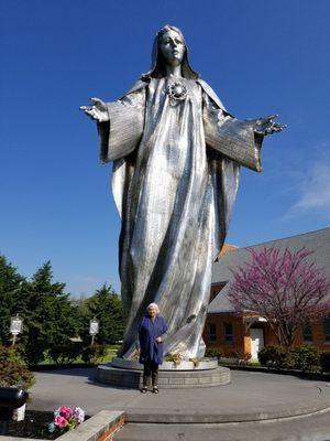 Our Lady Queen of Peace Statue