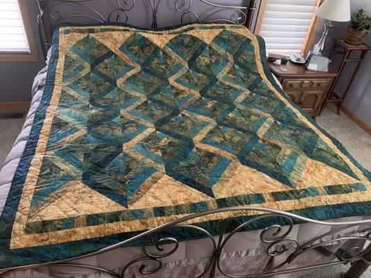 Quilt made with Stone hedge fabric from Kari's