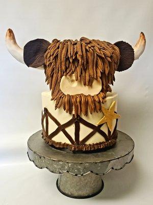 Highland Cow Happiness!  I enjoyed this western-themed cake, with the cupcakes too!