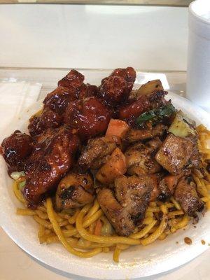 Jalapeño chicken and General Tso chicken on noodle