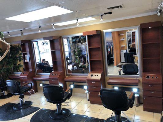 Eryx's Salon & Barbershop