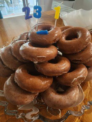 Pumpkin Spice donut cake...okay, not the prettiest thing ever but it was the thought:)