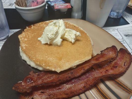 Small pancake and bacon