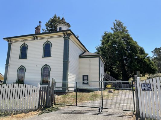 The schoolhouse from The Birds. No trespassing.