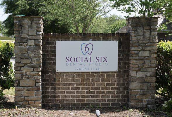 Sign for Social Six Dental Studio