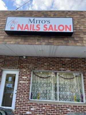 Nail salon