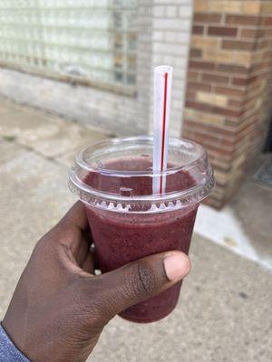 Wild berry smoothie (strawberry, blueberry, raspberry)