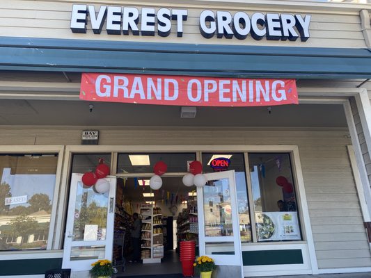 Everest Grocery