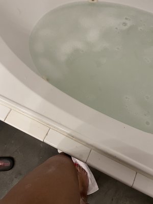 That's my knee at the tub.. not elder friendly!