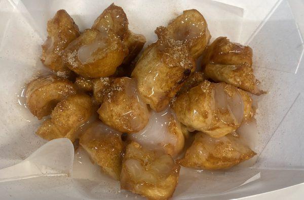 Pretzel Bites: Sweet!
Cinnamon Sugar with Icing Dip