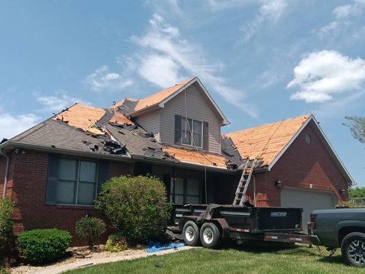 Roof Removal and Replacement in Reed Valley Subdivision, London, KY.