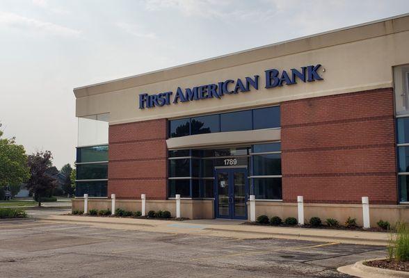 The exterior of the First American Bank Geneva branch