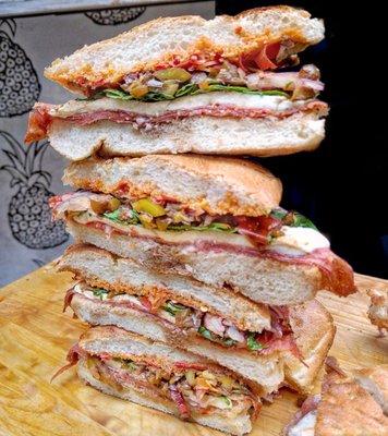 iL Soprano - prosciutto, mozzarella, baby onions, sweet roasted peppers, olive paste, and arugula