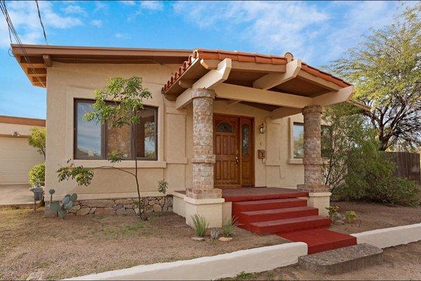 UNDER CONTRACT- charming Feldman's bungalow, walk to U of A!