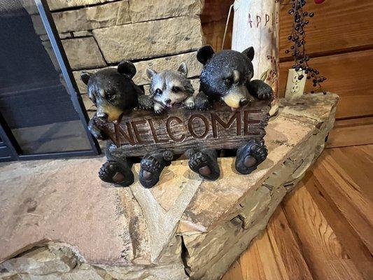 Honeybear hollow cabin decor