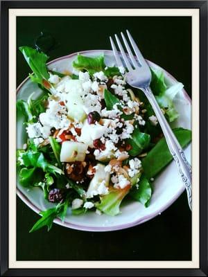 Green salad with cranberry vinaigrette dressing