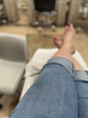 Letting my pedi dry.