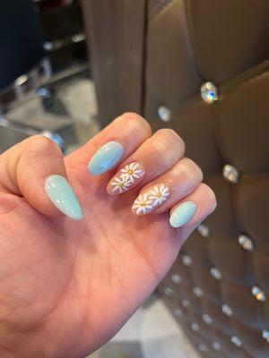 My daisy nails!