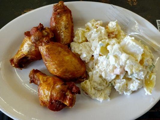 Fried chicken wings & potato salad