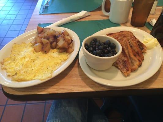 French toasteggs and hash browns!!!!