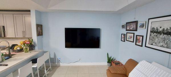 70" samsung on an articulating mountain.