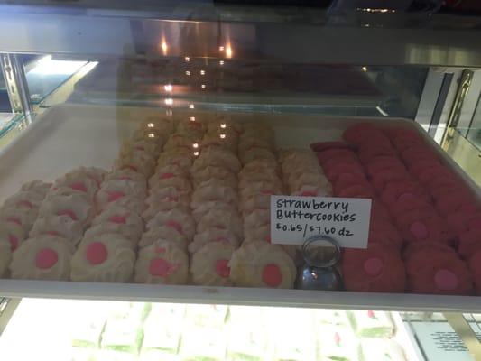 Galletas de cream de mantequilla de fresca. (Strawberry buttercream cookies)