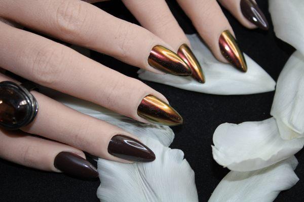 Long oval nails are perfectly mixed to create this mocha brown and copper chrome nails.