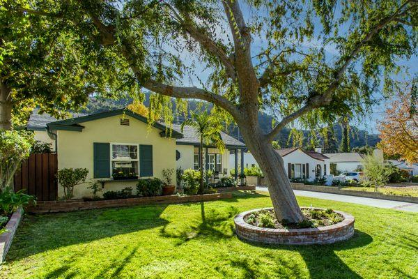 Just Listed! Charming Traditional residence in Glenoaks Canyon